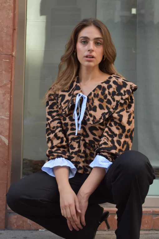 Blusa leopardo cuello bobo