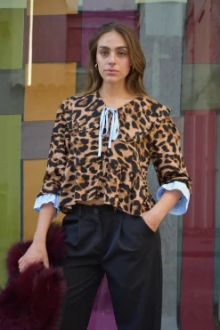 Blusa leopardo cuello bobo