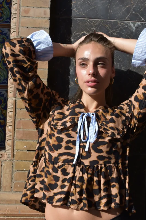Blusa leopardo cuello bobo