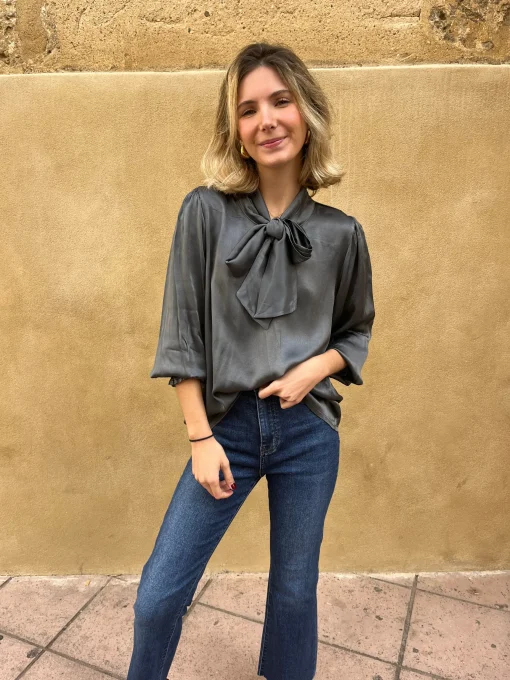 Blusa satinada lazo