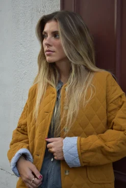 Bomber acolchada mostaza