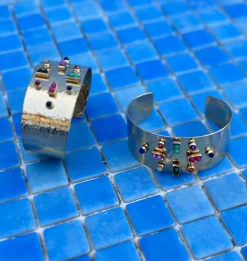 Brazalete dorado bolitas piedra