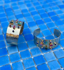 Brazalete dorado bolitas piedra