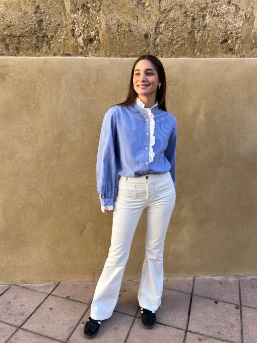 Camisa celeste rayas volante troquelado