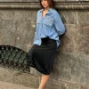 Camisa Denim bolsillos tachas