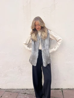 Chaleco pelo natural gris