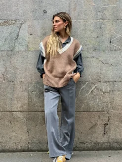 Chaleco punto cuello pico