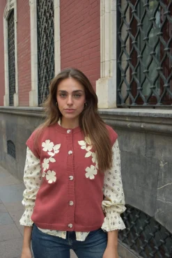 Chaleco punto flores boradas