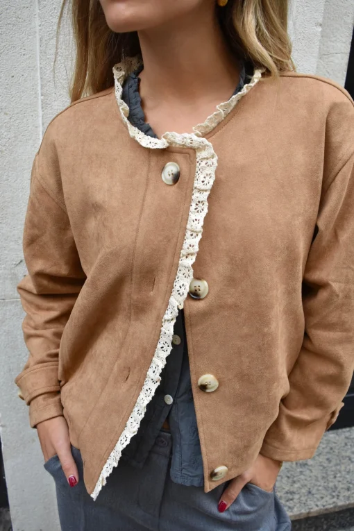 Chaqueta ante camel