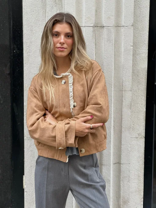 Chaqueta ante camel