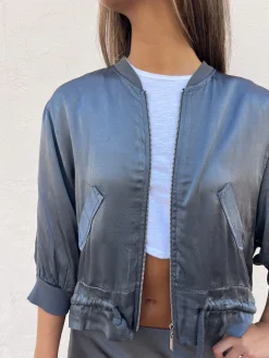 Chaqueta satinada gris