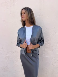 Chaqueta satinada gris
