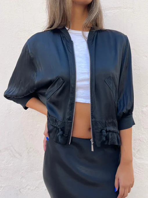 Chaqueta satinada negra