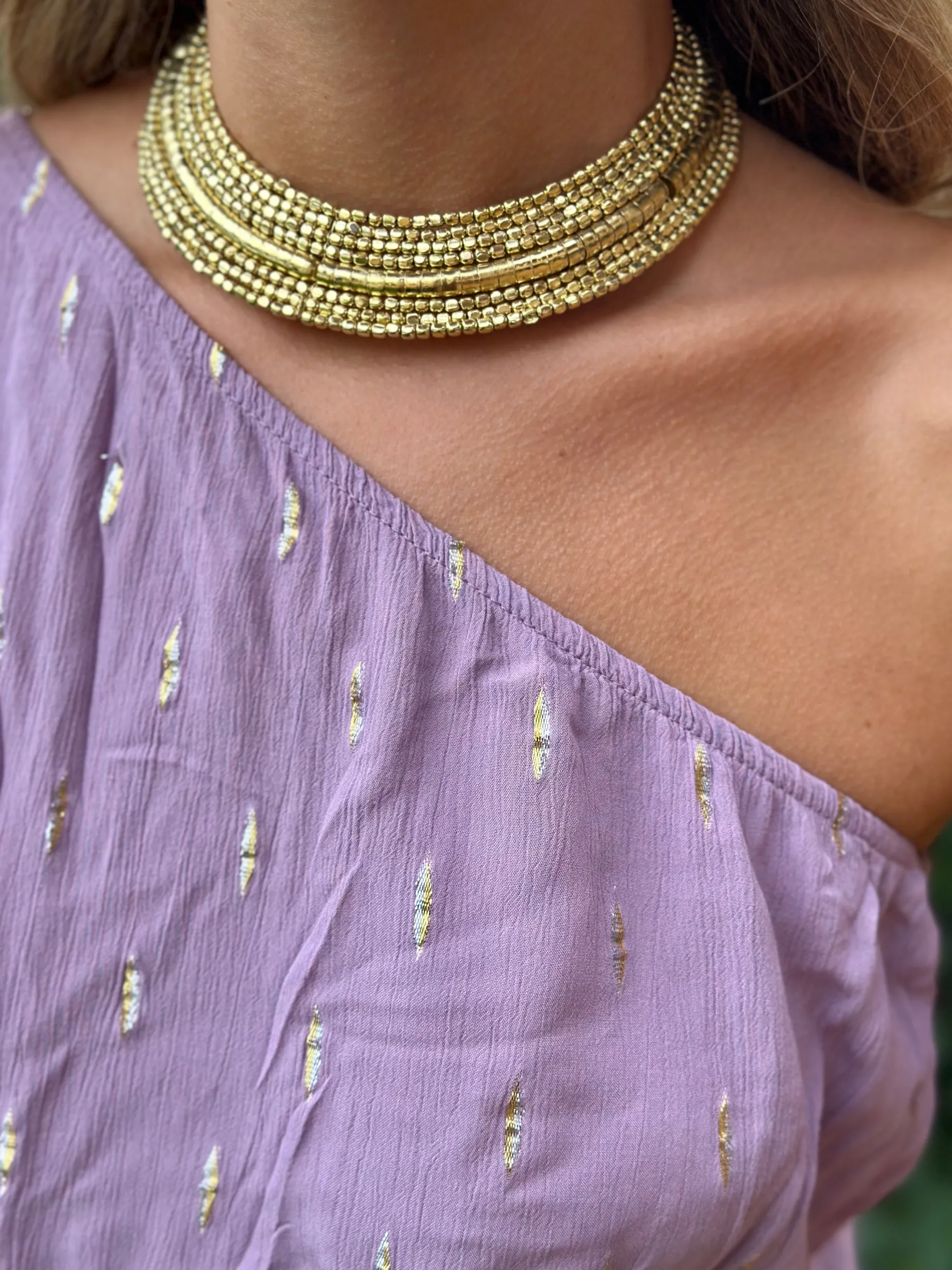 Chocker dorado rigido centre