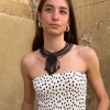 Collar bolas blancu