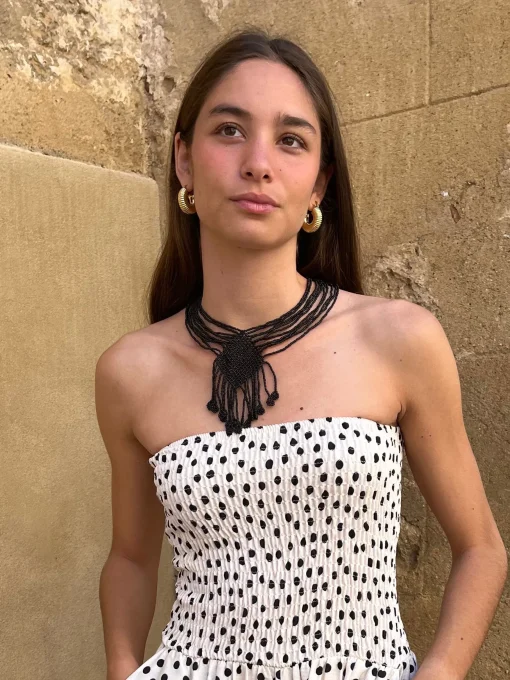 Collar bolas blancu