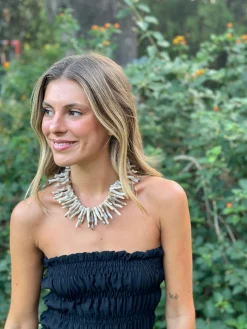 Collar corales beige