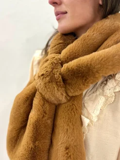 Cuello pelo sintético brown