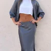 Falda satinada gris