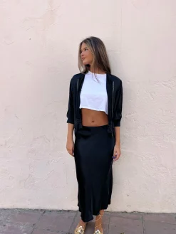 Falda satinada negra