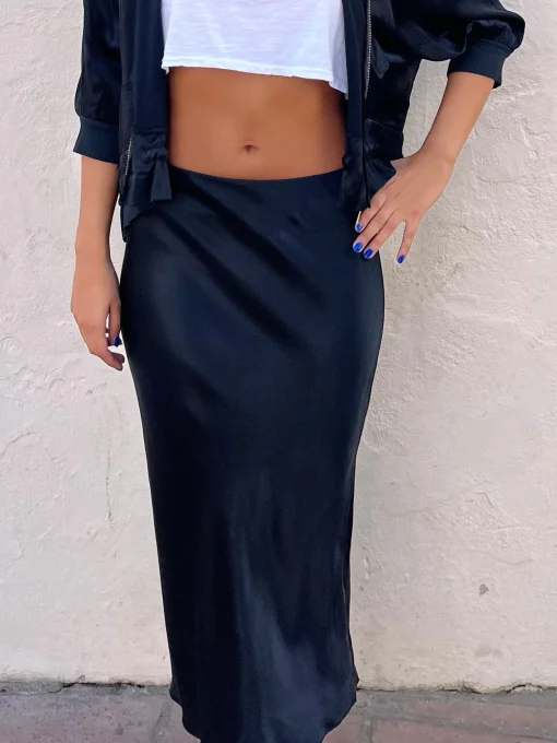 Falda satinada negra