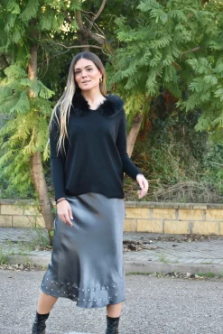 Falda satinada tachuelas