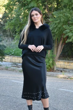 Falda satinada tachuelas
