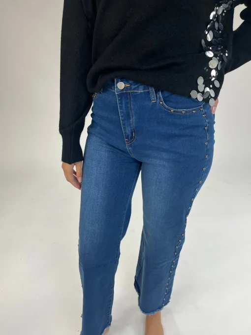 Jeans denim azul tachuelas
