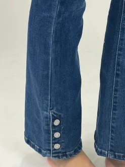 Jeans flare botones bajo