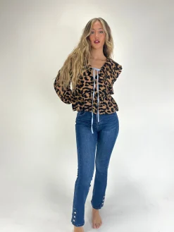 Jeans flare botones bajo