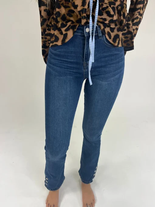Jeans flare botones bajo