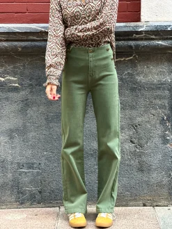 Jeans verde kaki botones dorados