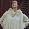 Jersey oversize beige cuello pelo