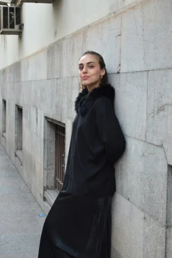 Jersey oversize negro cuello pelo