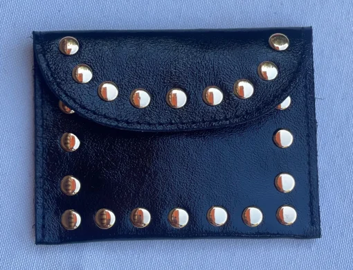 Monedero tachuelas