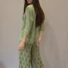 Traje fluido estampado satinado