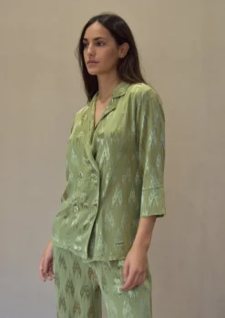 Traje fluido estampado satinado