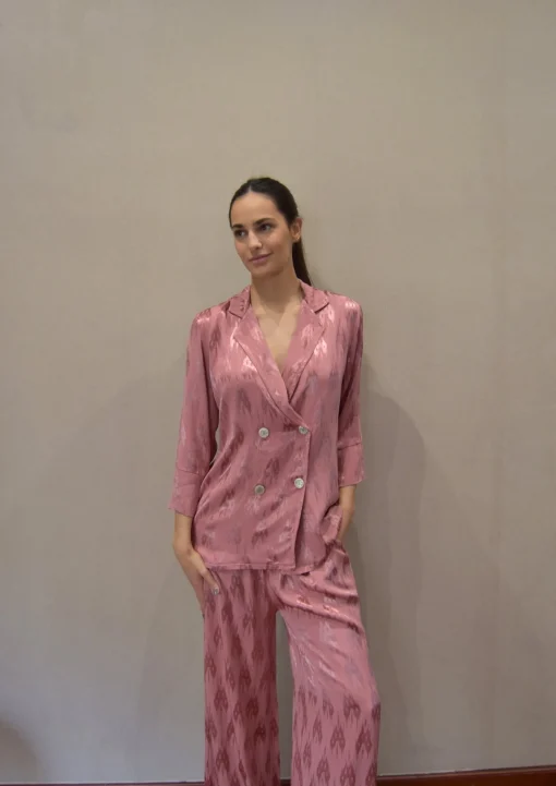 Traje fluido estampado satinado