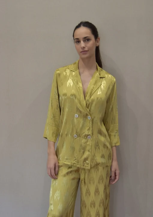 Traje fluido estampado satinado