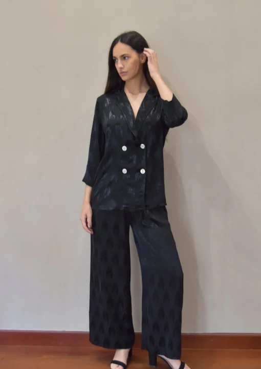 Traje fluido estampado satinado