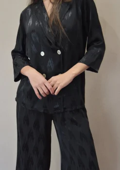 Traje fluido estampado satinado