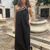 Vestido negro asimétrico piquillo
